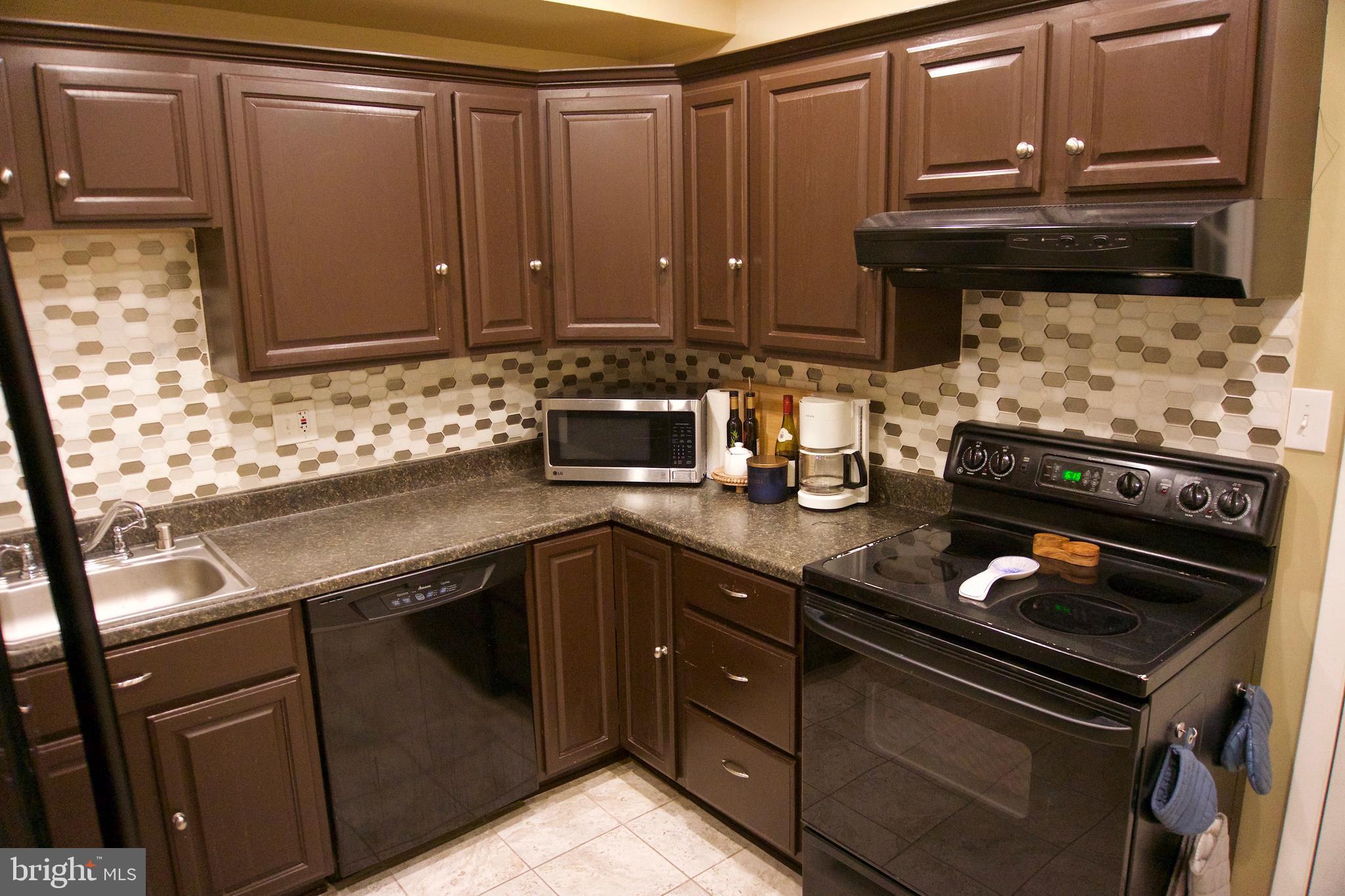 UNION SQUARE - Residential Lease