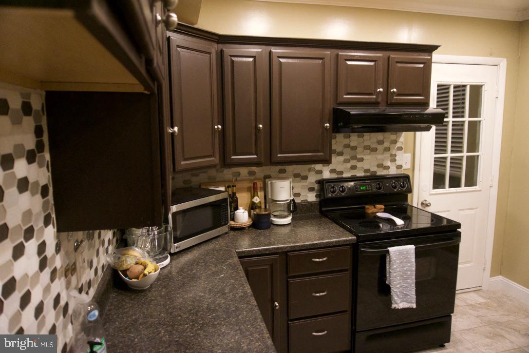 UNION SQUARE - Residential Lease
