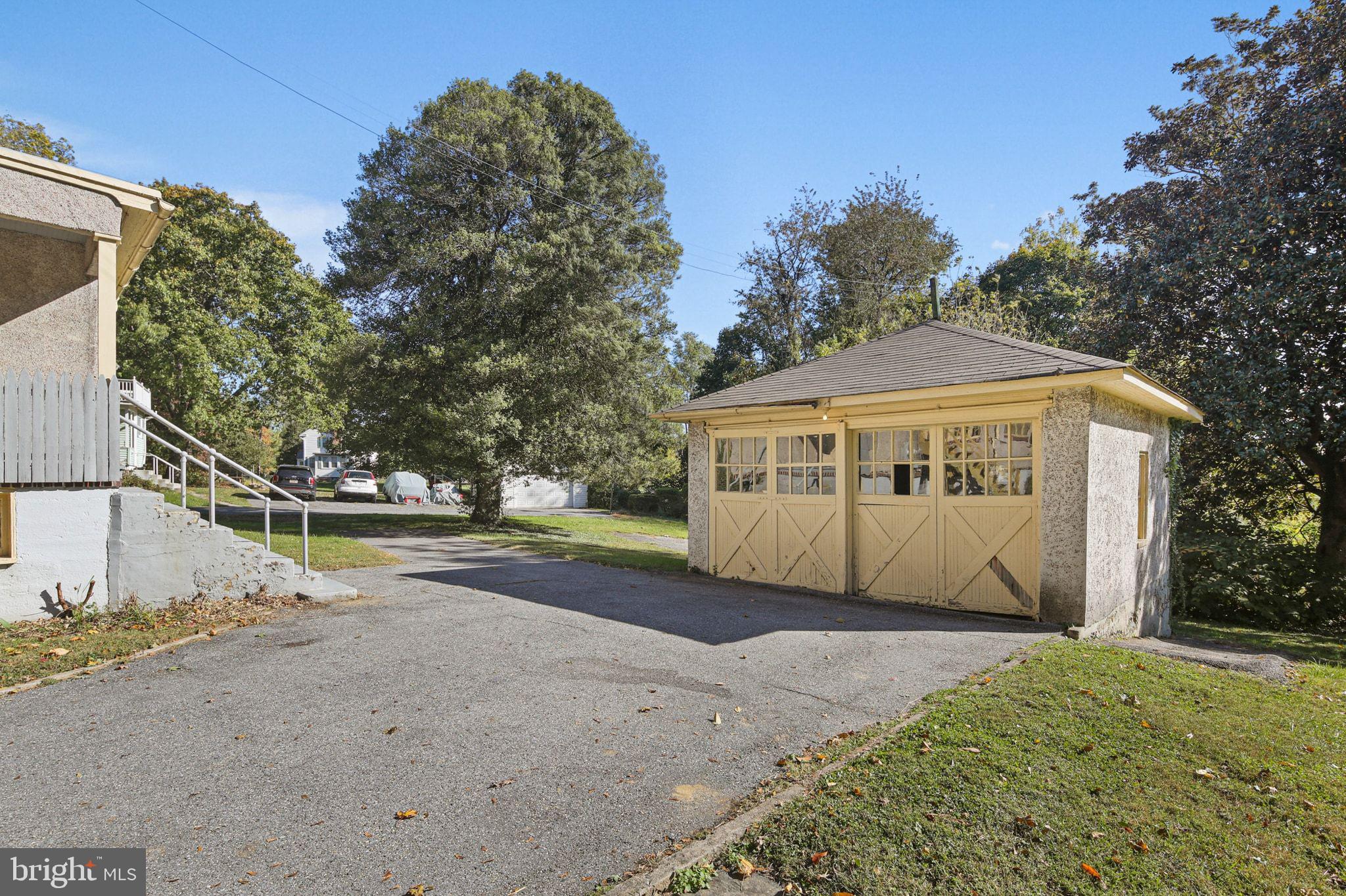 HILLCREST - Residential