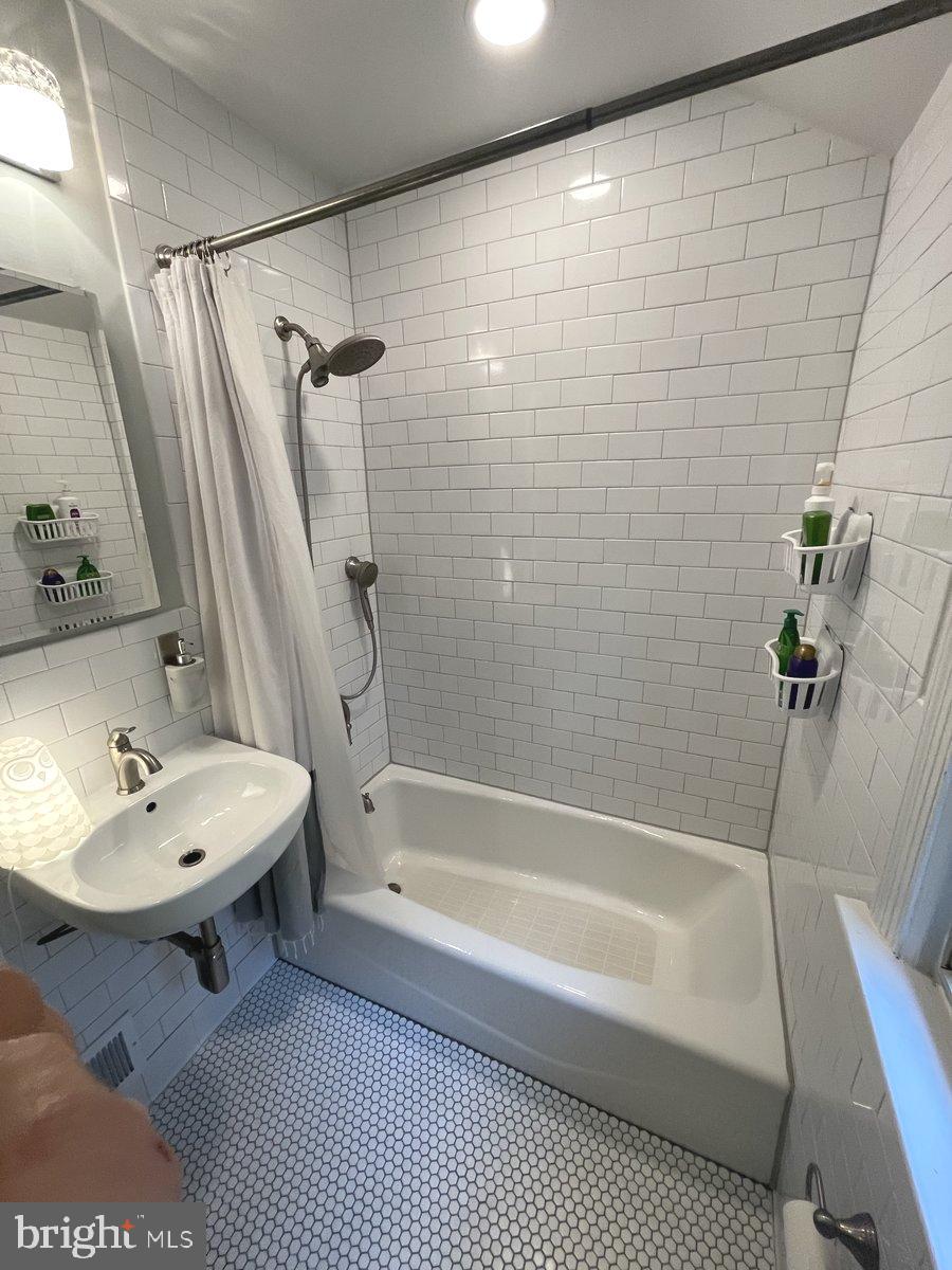 WOODSIDE - Residential