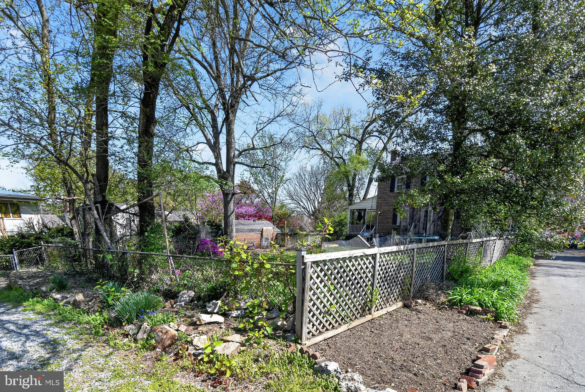 WOODSIDE - Residential