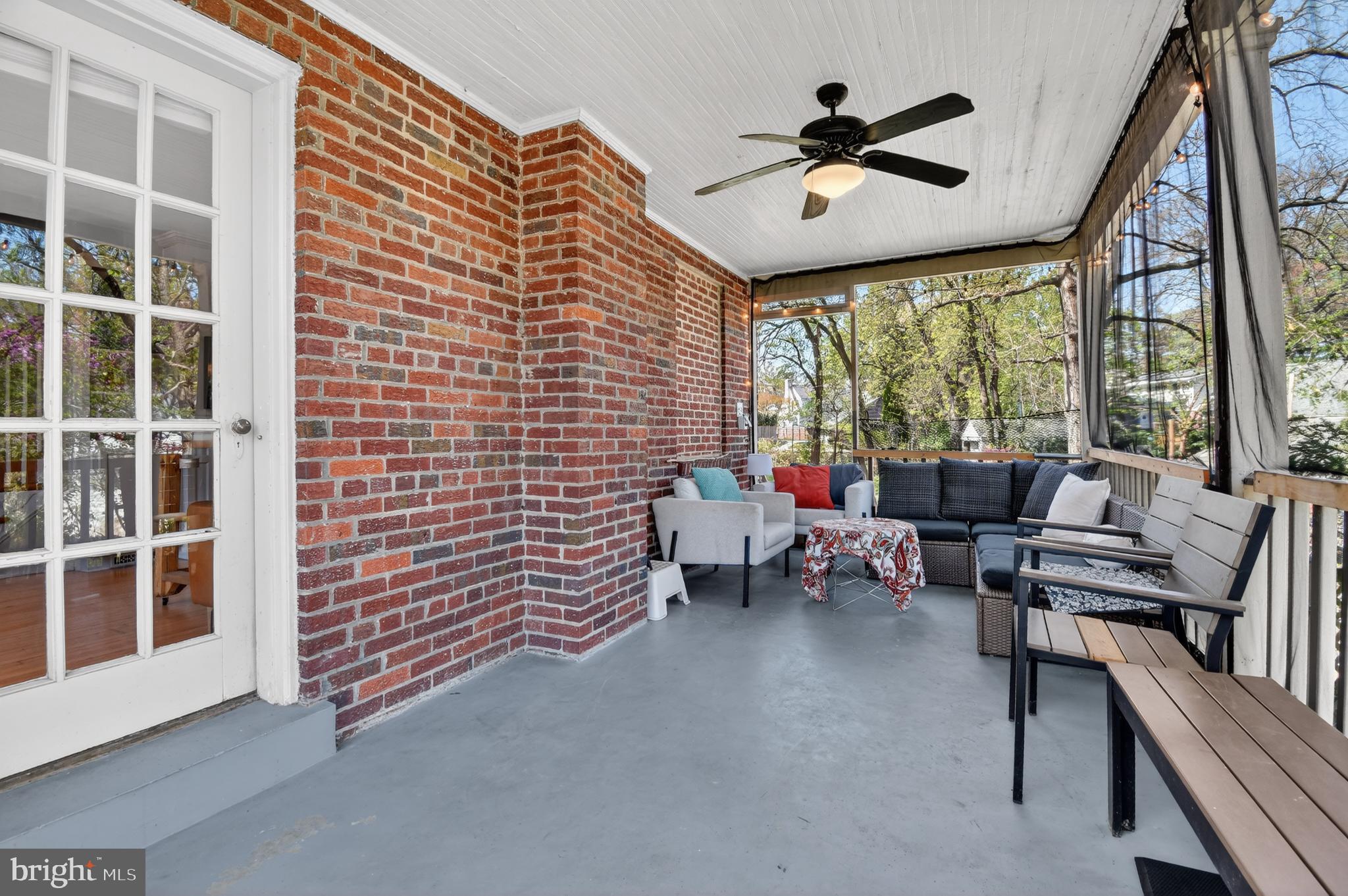 WOODSIDE - Residential