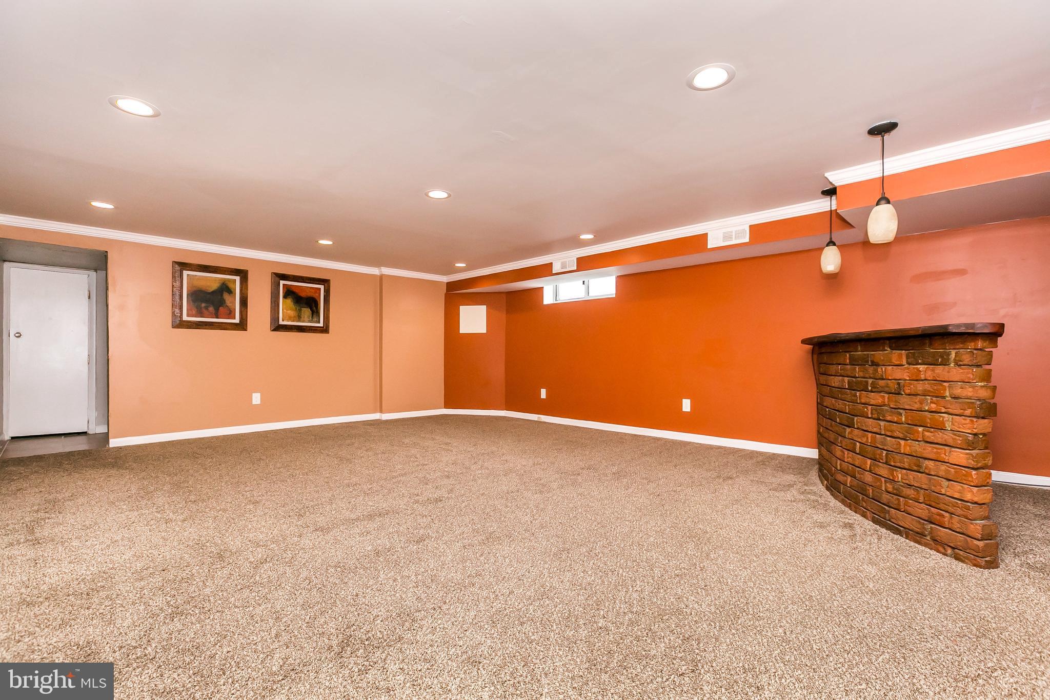 FOX RIDGE MANOR - Residential