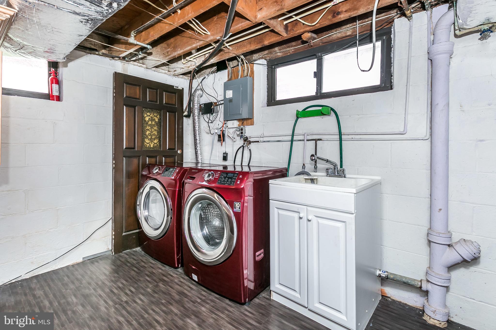 FOX RIDGE MANOR - Residential