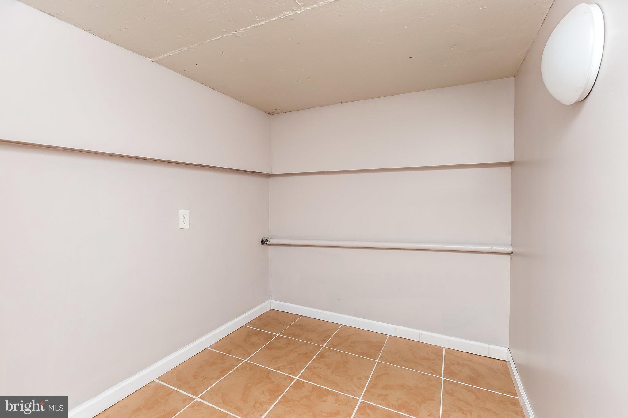 FOX RIDGE MANOR - Residential