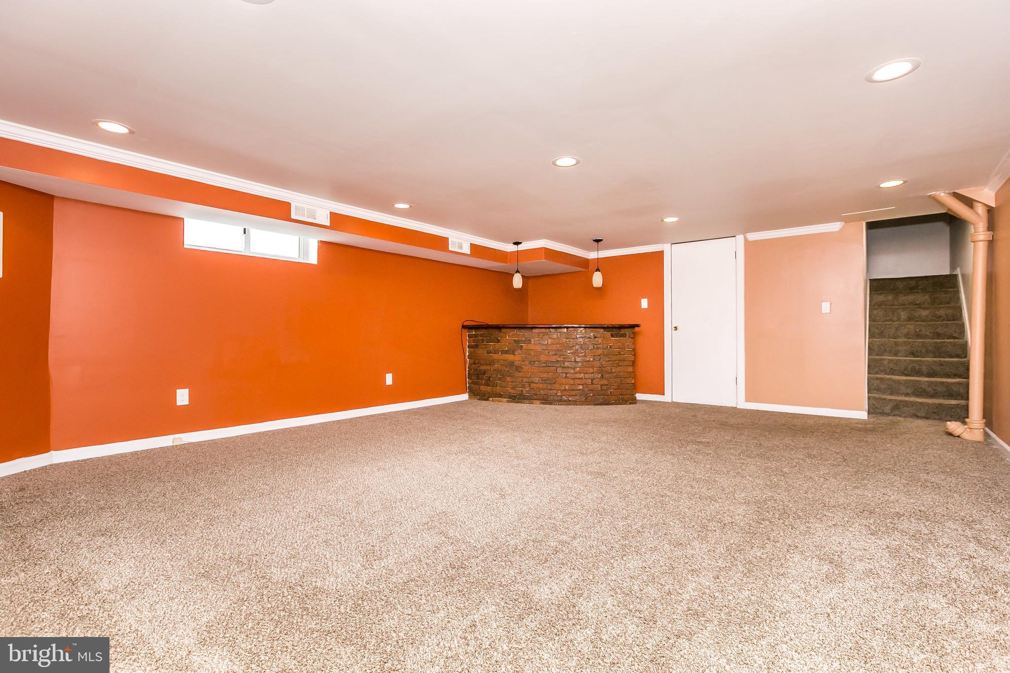 FOX RIDGE MANOR - Residential