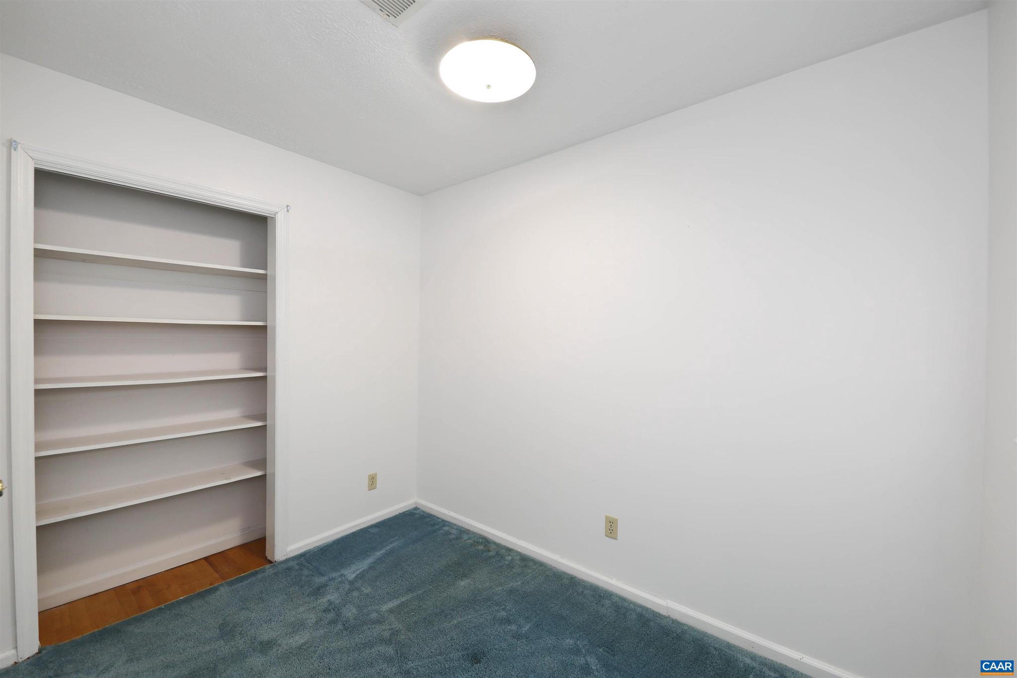 LOCUST GROVE EXT - Residential