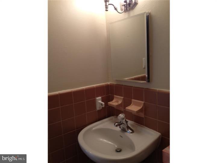 DREXEL MANOR - Residential Lease