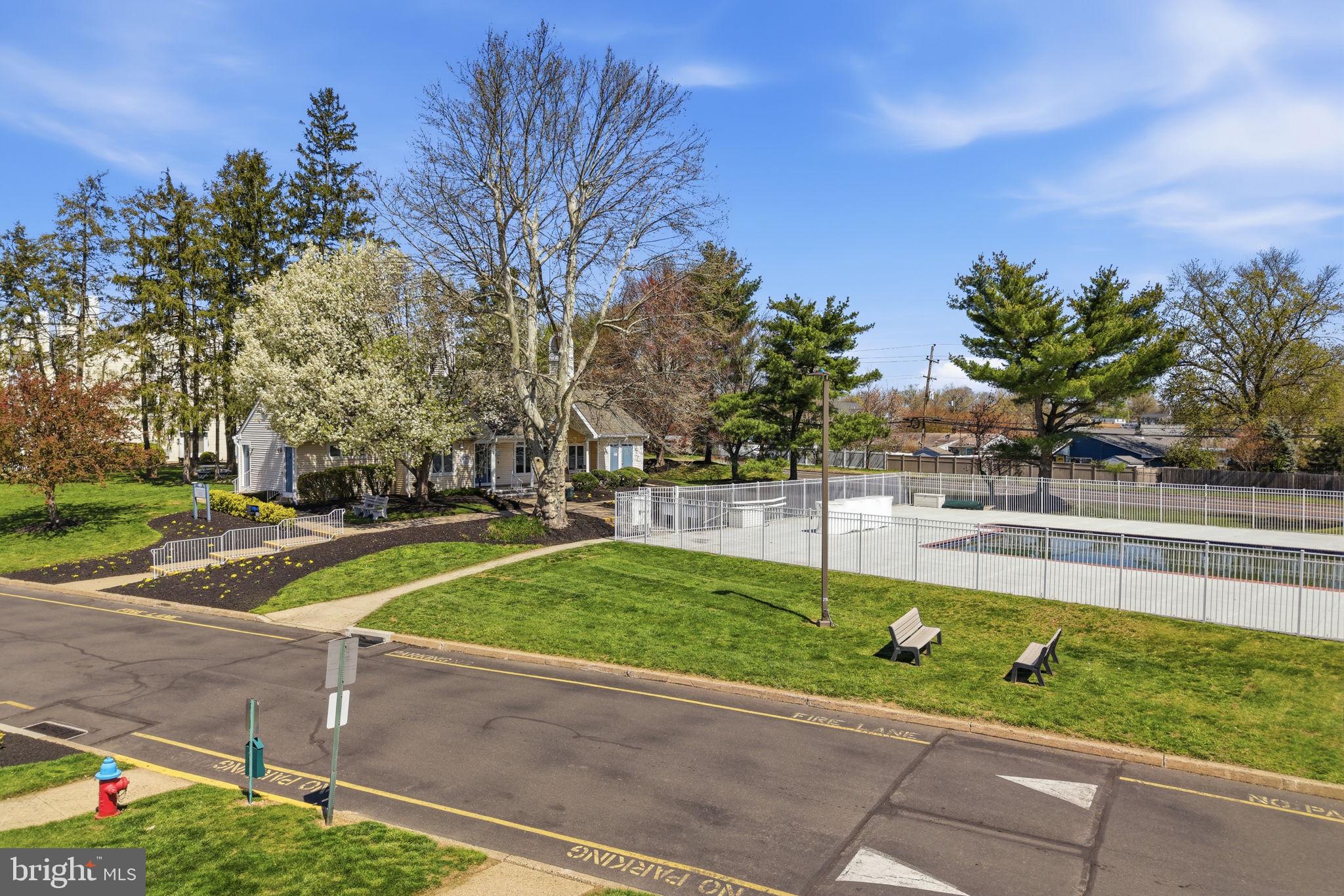 CRESTWOOD CONDO - Residential