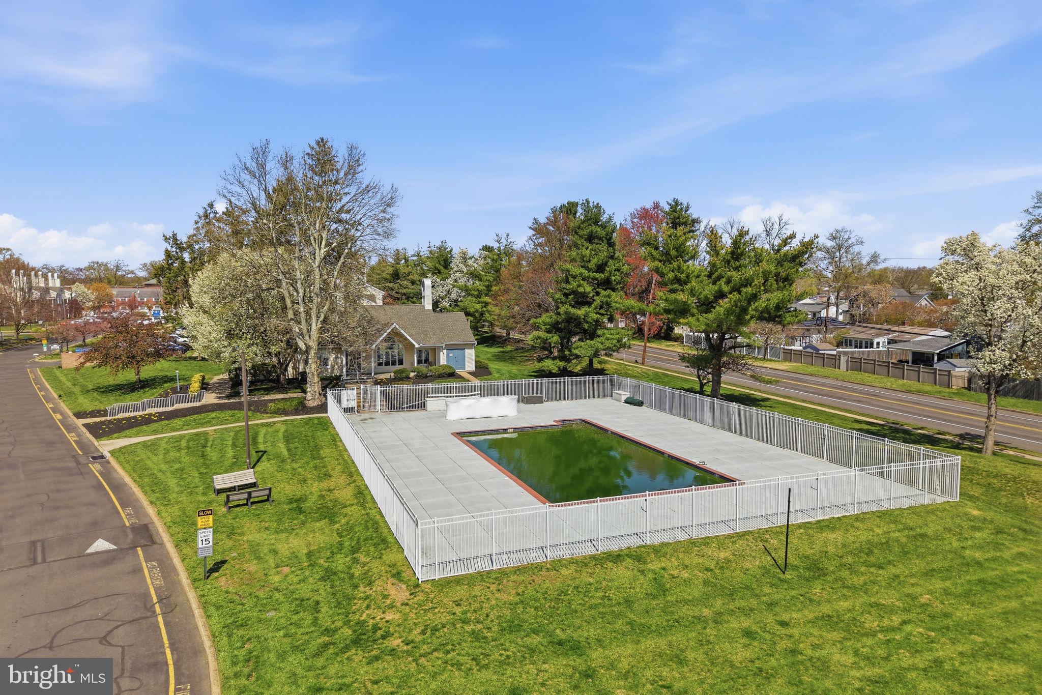 CRESTWOOD CONDO - Residential