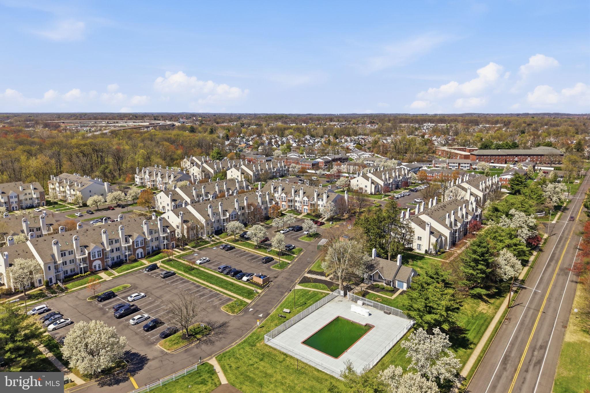 CRESTWOOD CONDO - Residential