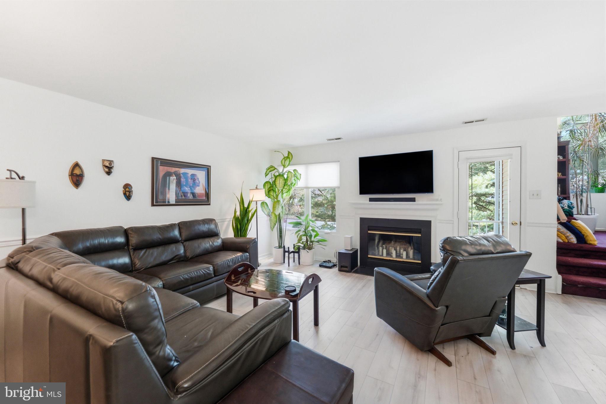 CRESTWOOD CONDO - Residential