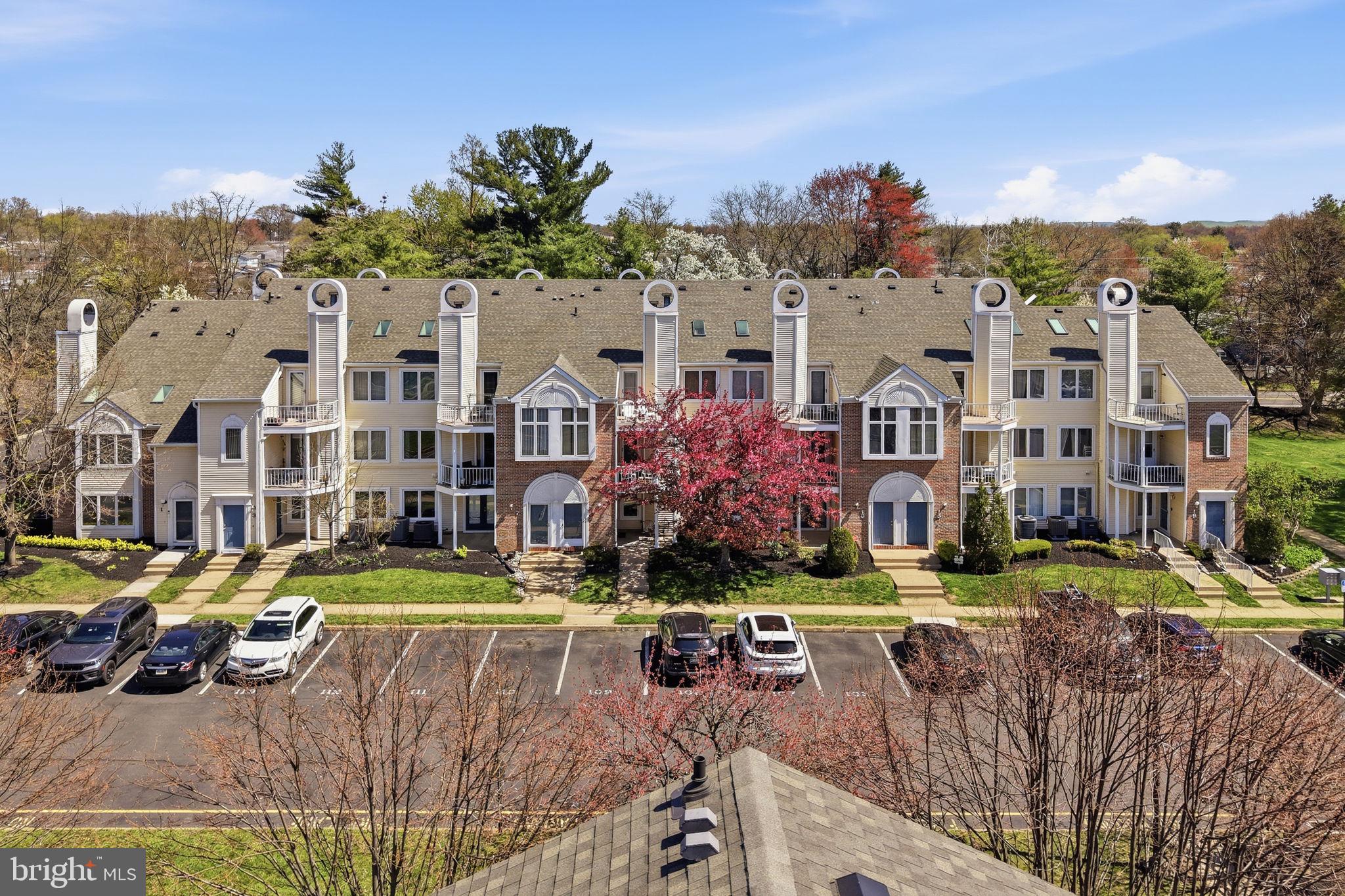 CRESTWOOD CONDO - Residential