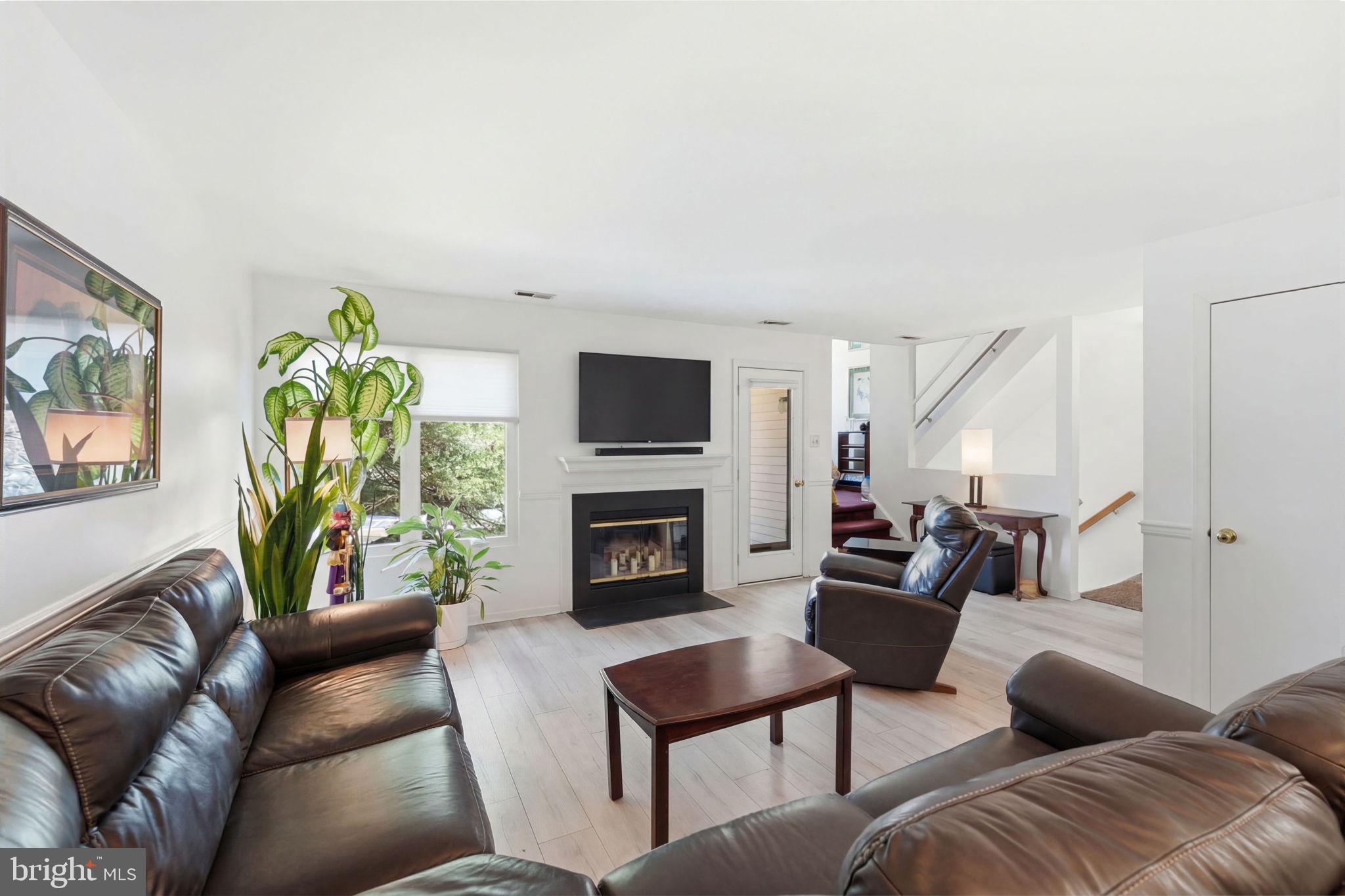 CRESTWOOD CONDO - Residential