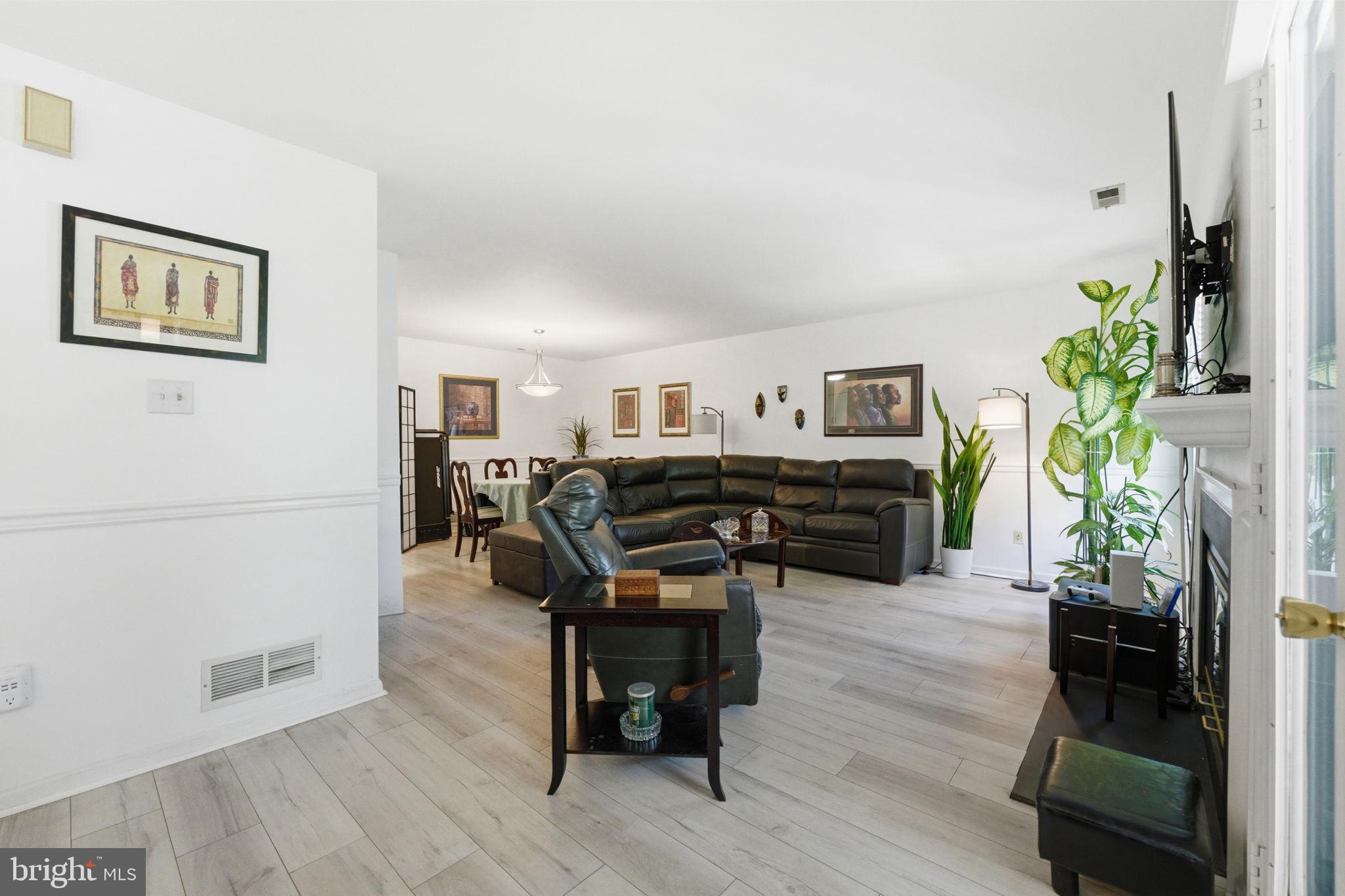 CRESTWOOD CONDO - Residential