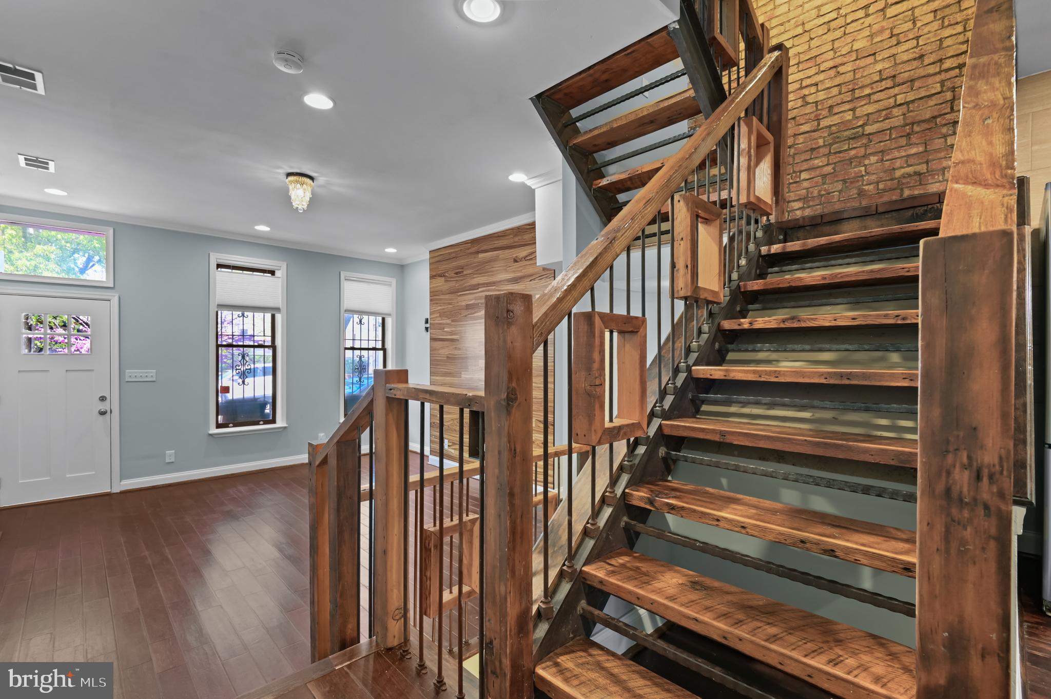 111 E LAFAYETTE AVENUE