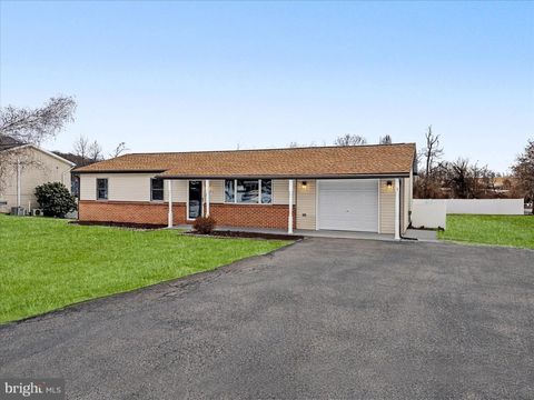 Photo of 207 Steves Lane, ELIZABETHVILLE, PA 17023 (MLS # PADA2052390)
