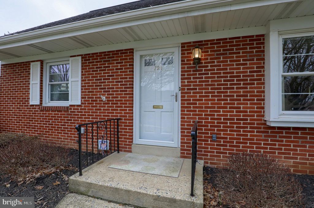 Photo of 721 GARNET AVE, LANCASTER, PA 17603 (MLS # PALA2032074)