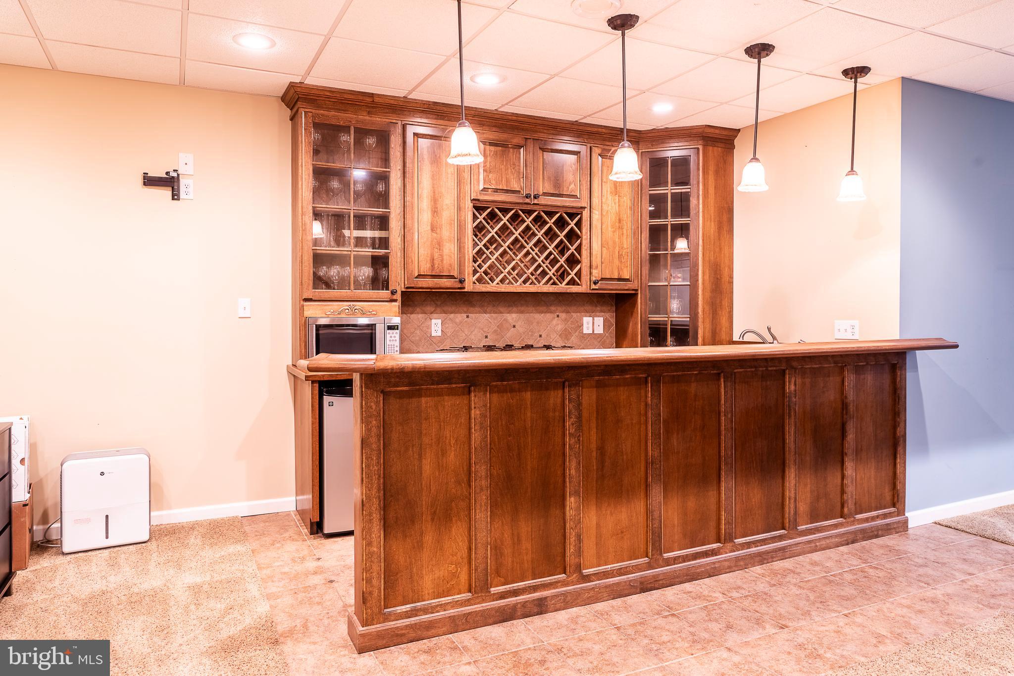 EAGLE HUNT - Residential Lease