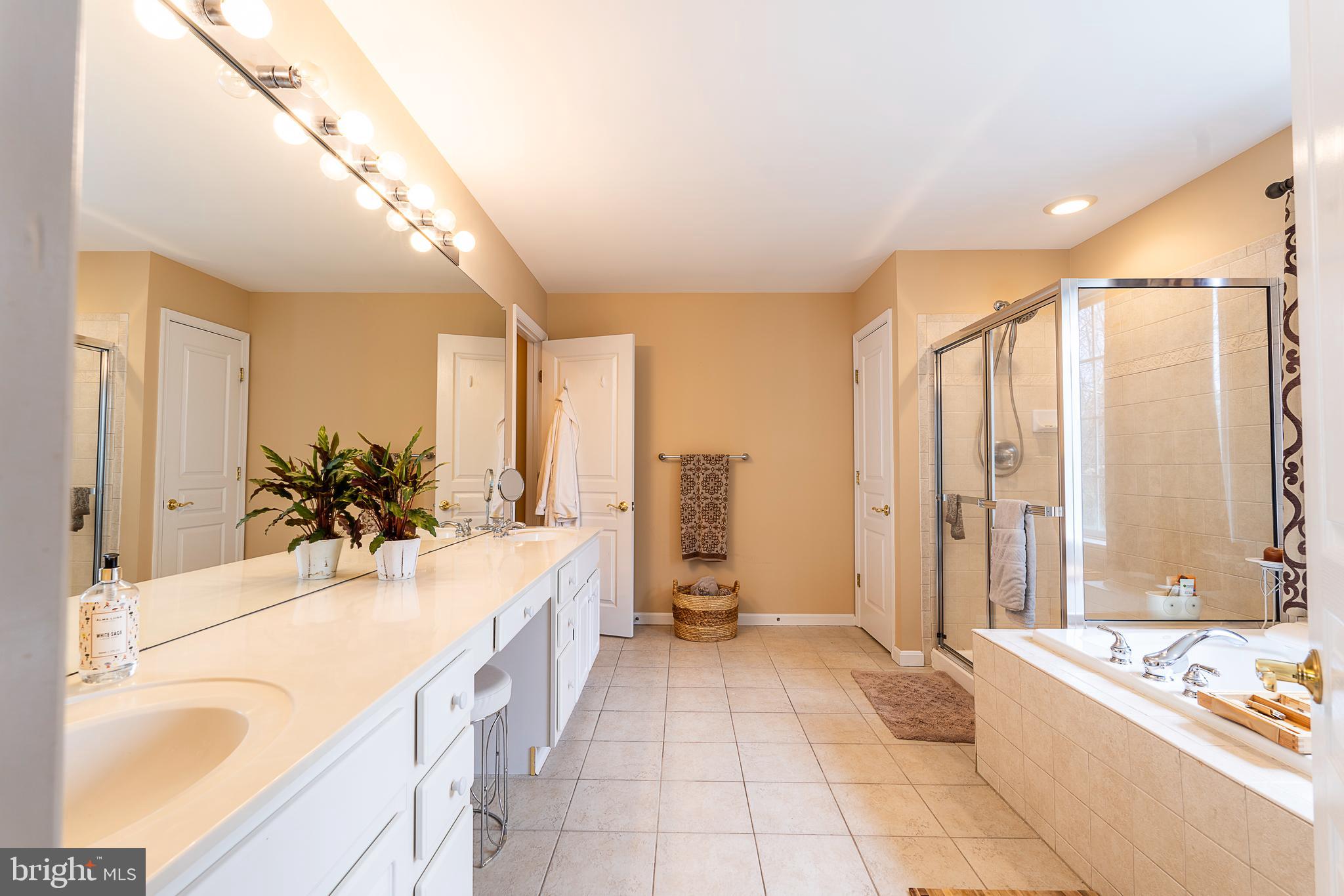 EAGLE HUNT - Residential Lease