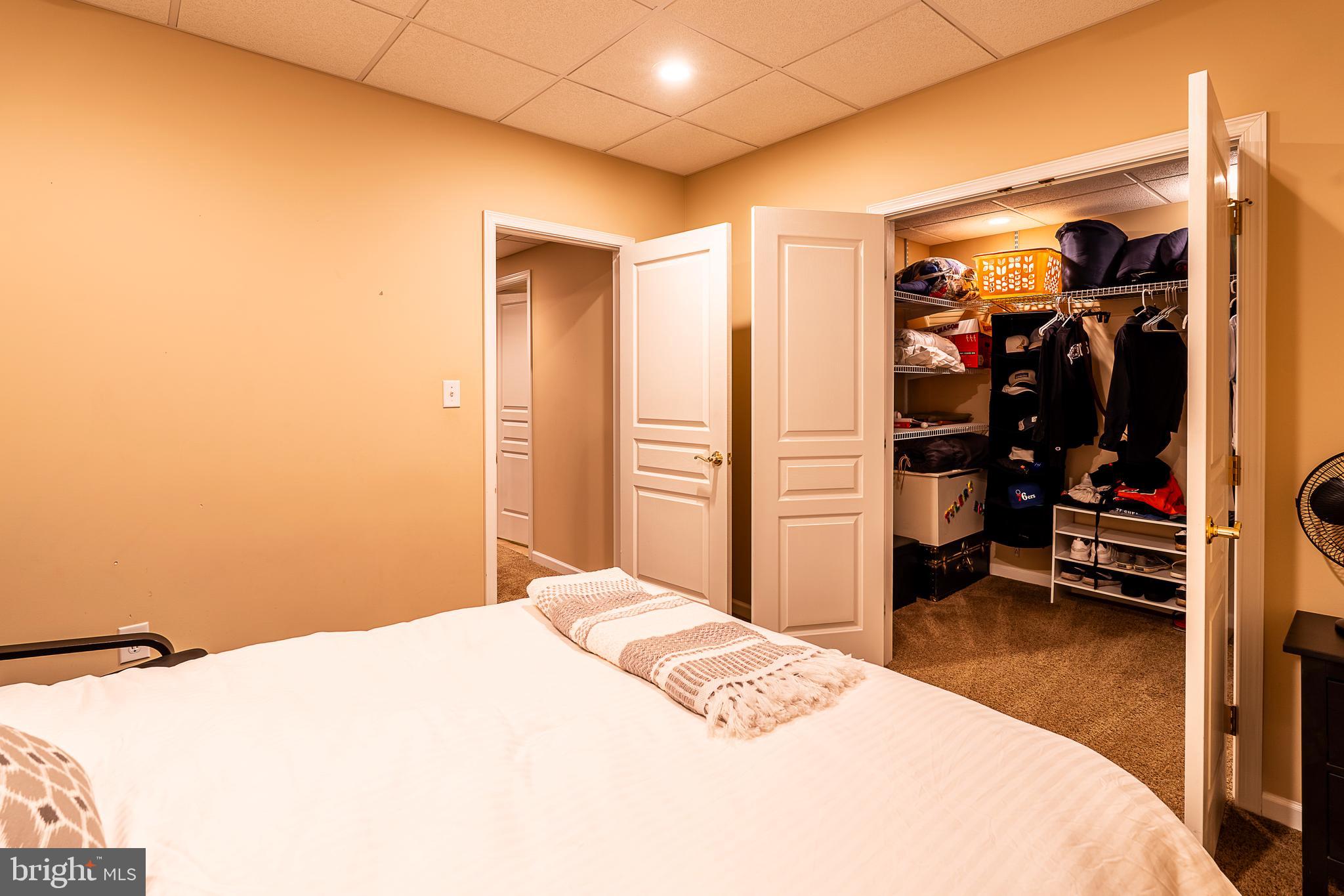 EAGLE HUNT - Residential Lease