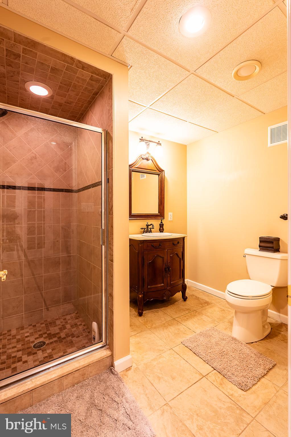 EAGLE HUNT - Residential Lease