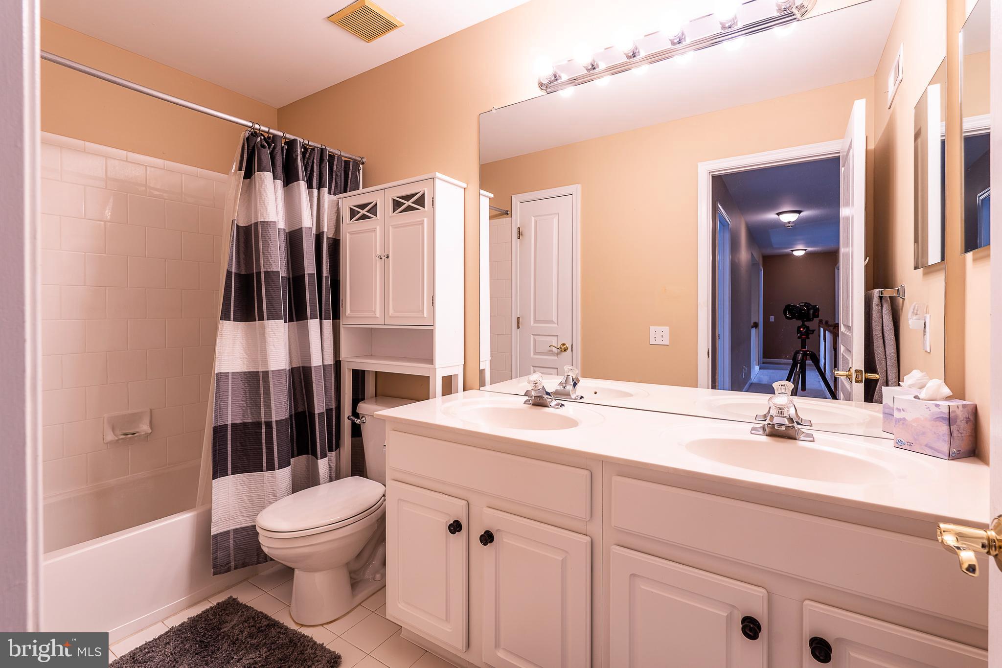 EAGLE HUNT - Residential Lease