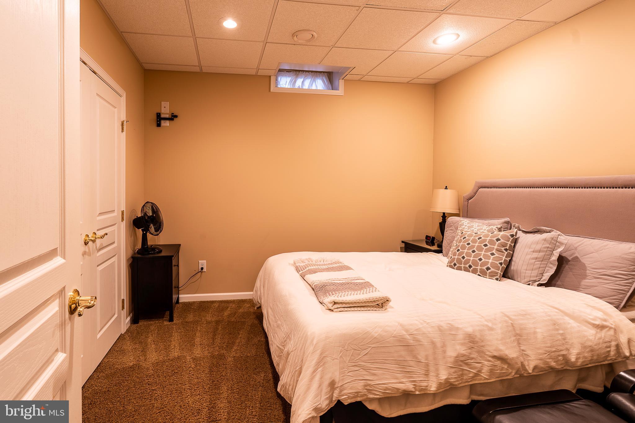 EAGLE HUNT - Residential Lease