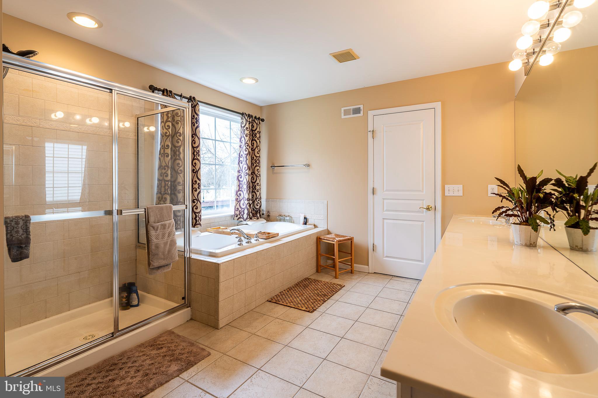 EAGLE HUNT - Residential Lease