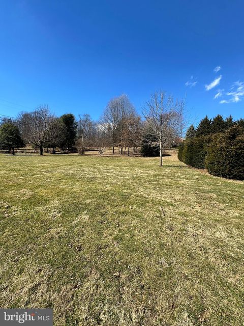 5738 PIGEON HILL ROAD SPRING GROVE PA 17362