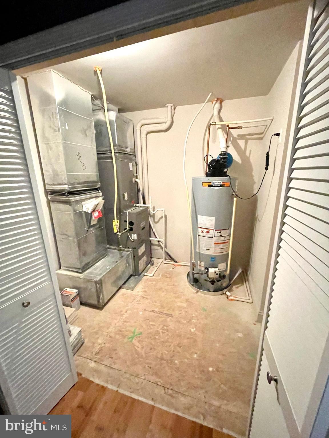 LAKELANDS AT EASTON - Residential