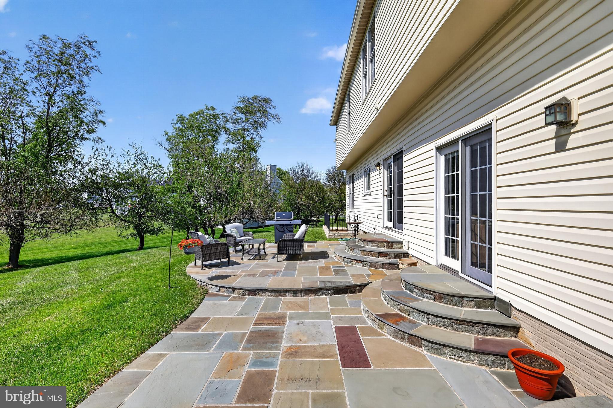 BRIARCLIFF MANOR - Residential