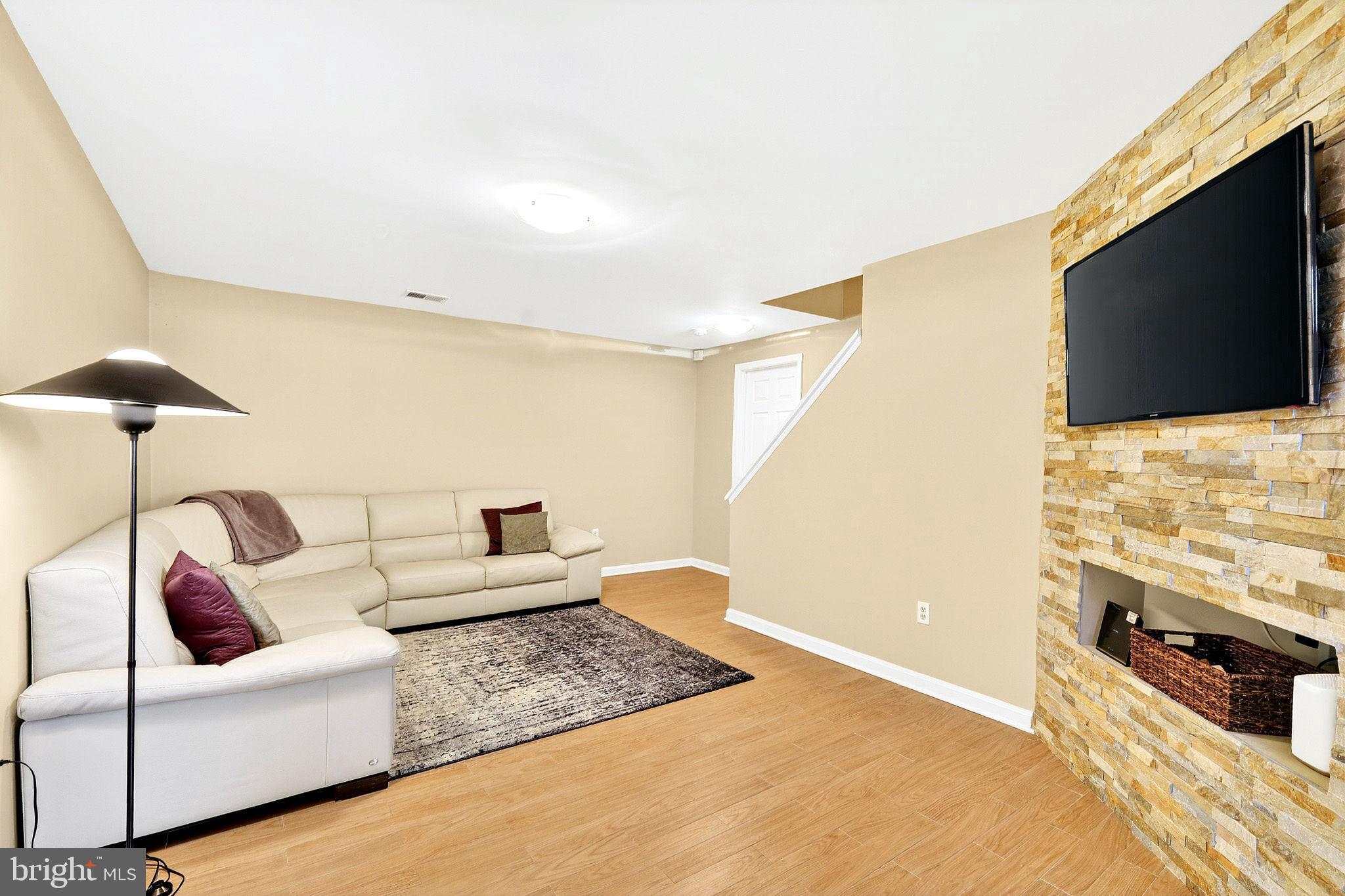 BRIARCLIFF MANOR - Residential