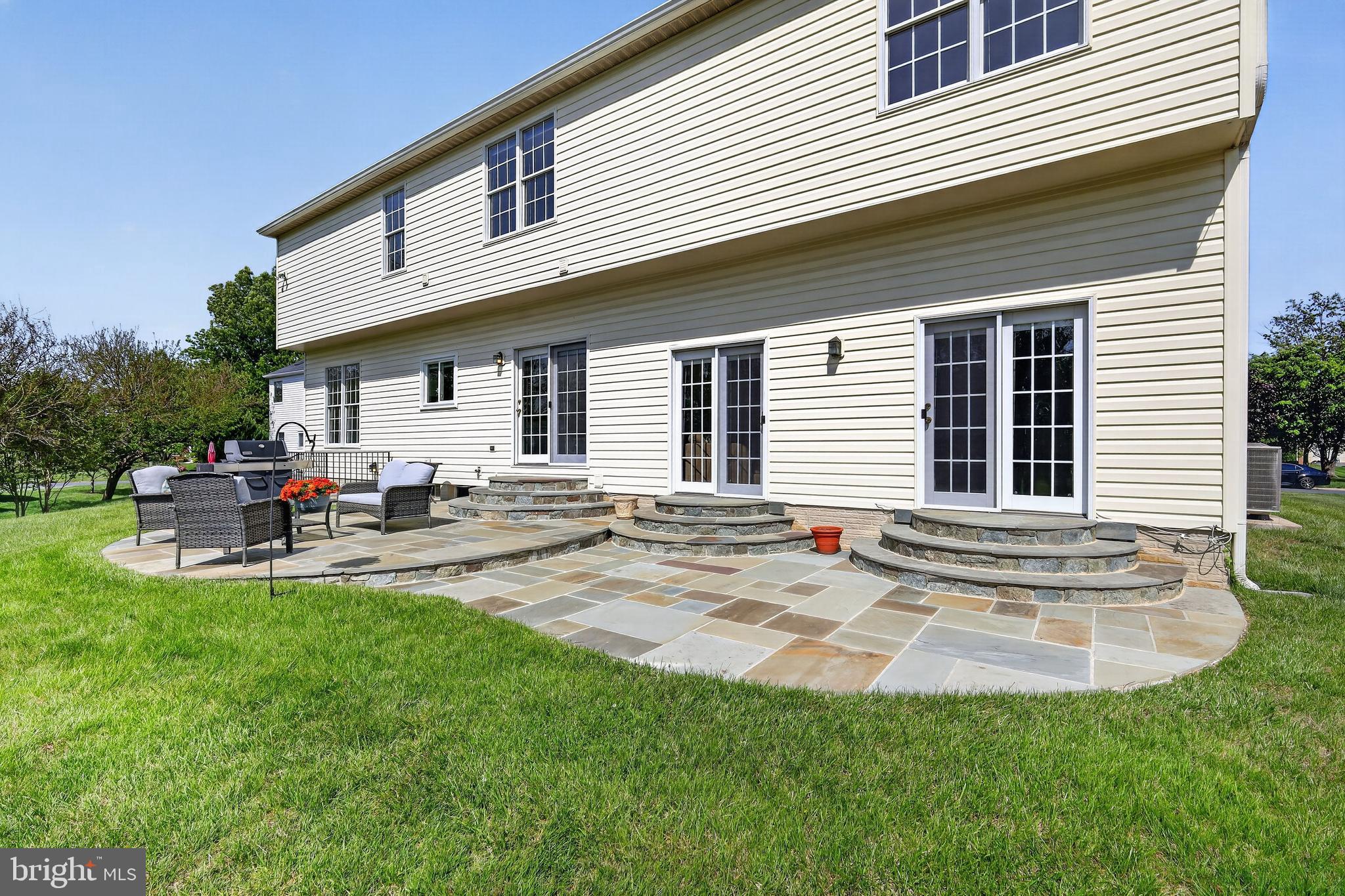 BRIARCLIFF MANOR - Residential