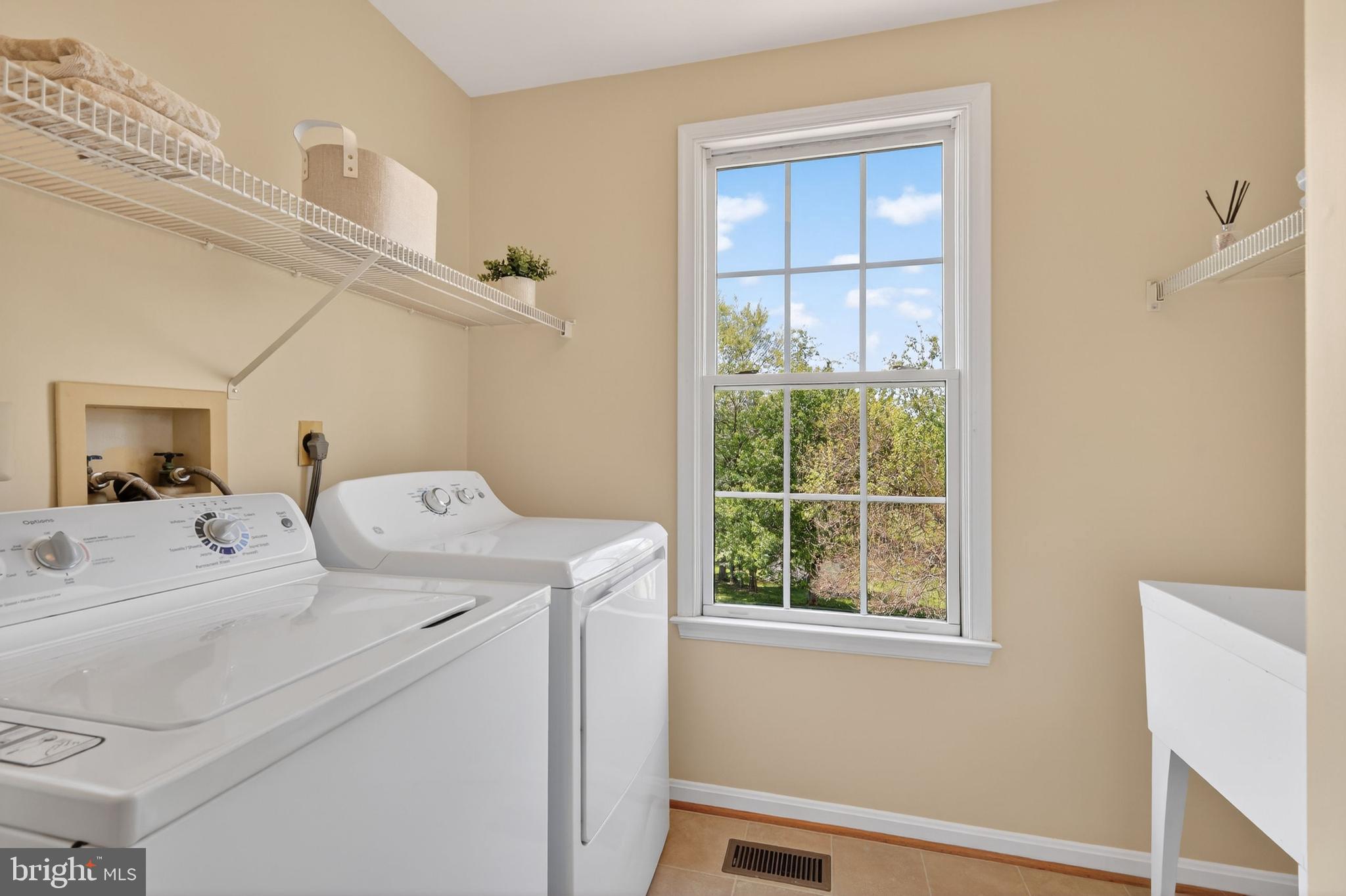 BRIARCLIFF MANOR - Residential