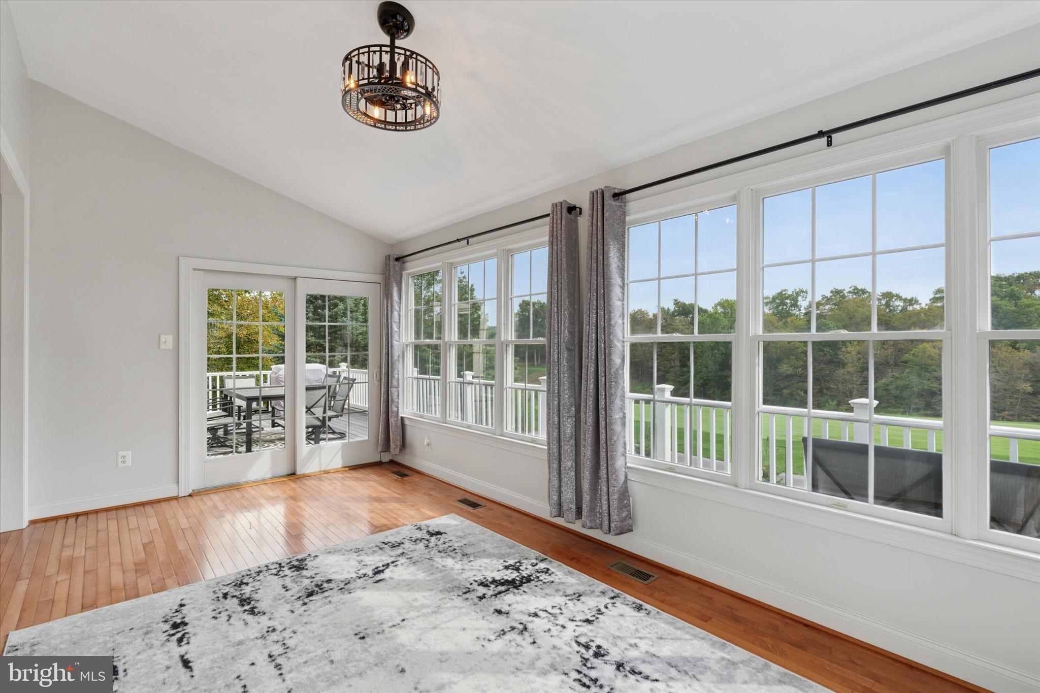 RIVERCREST - Residential