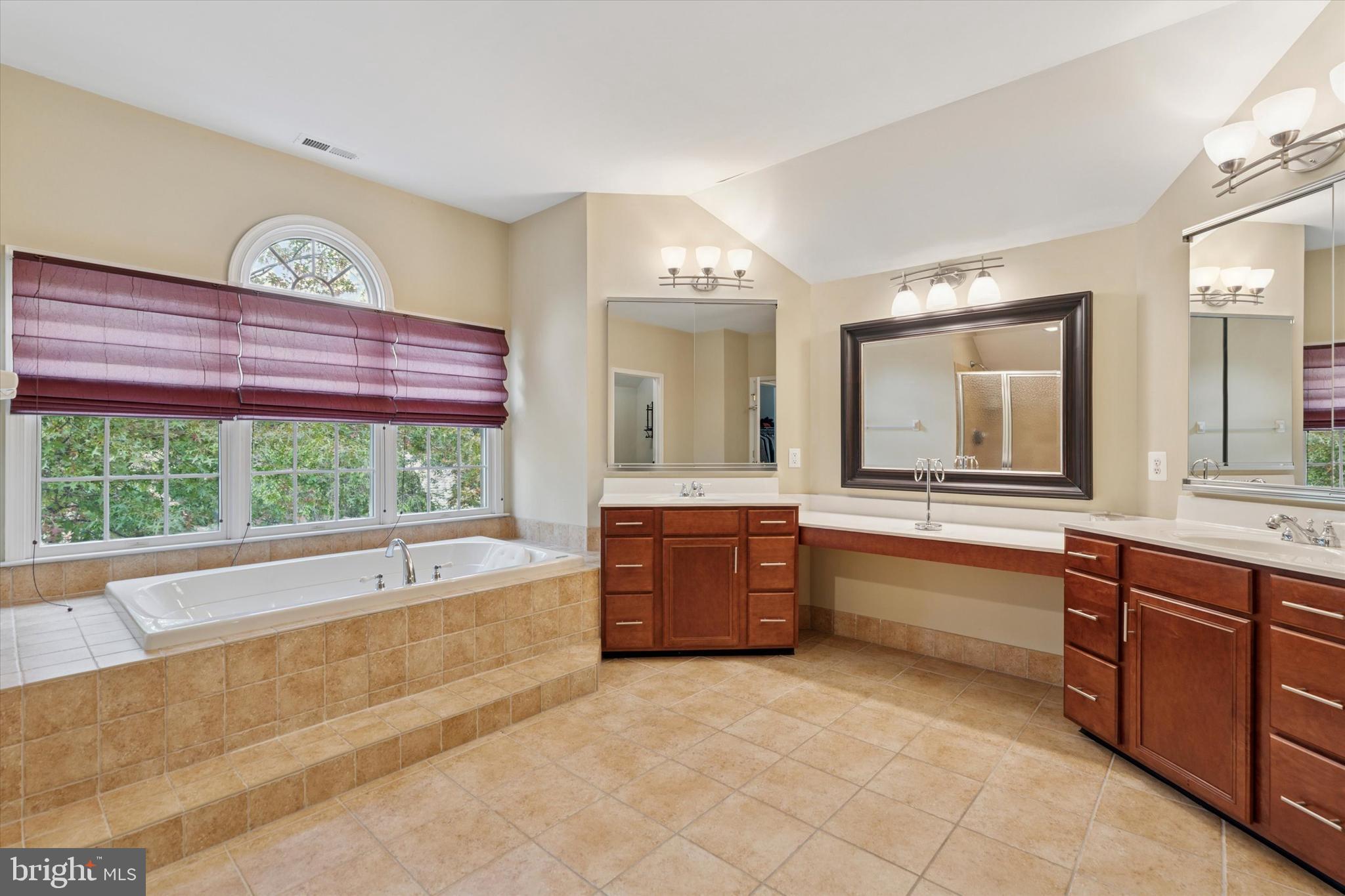 RIVERCREST - Residential