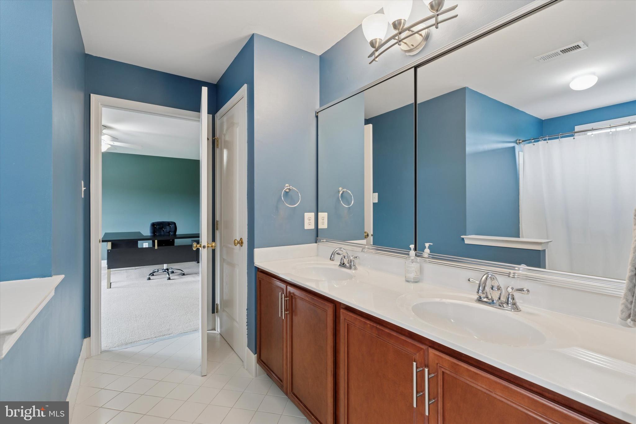 RIVERCREST - Residential