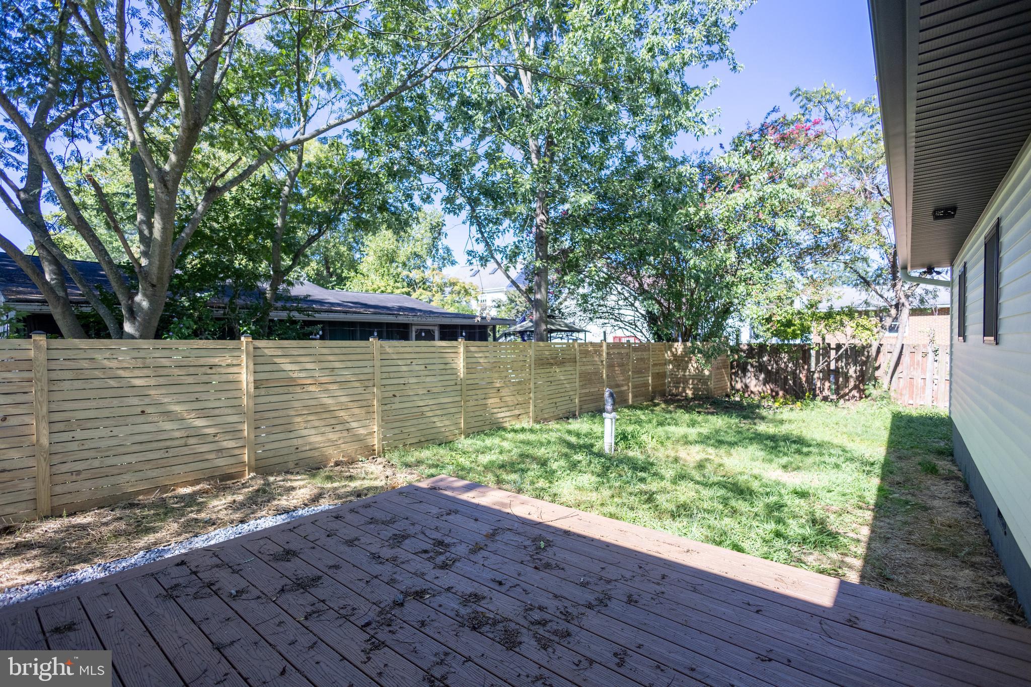 EDGEWATER - Residential Lease