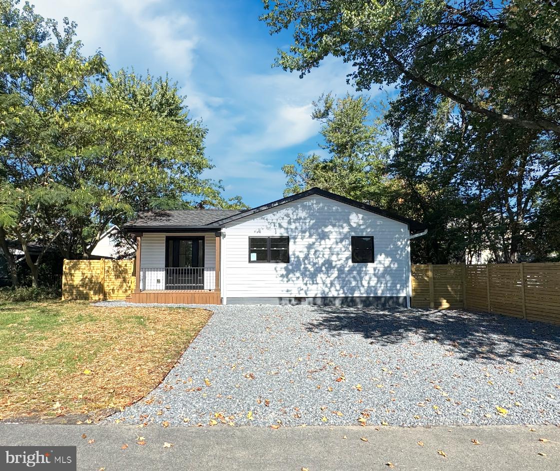 EDGEWATER - Residential Lease