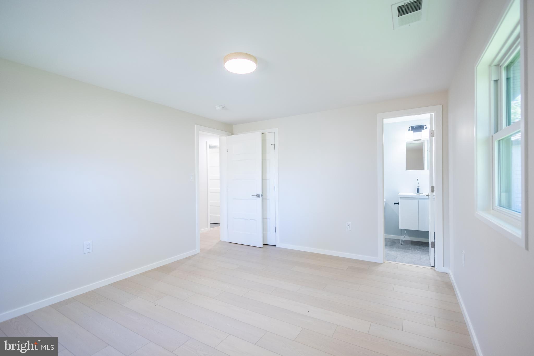 EDGEWATER - Residential Lease