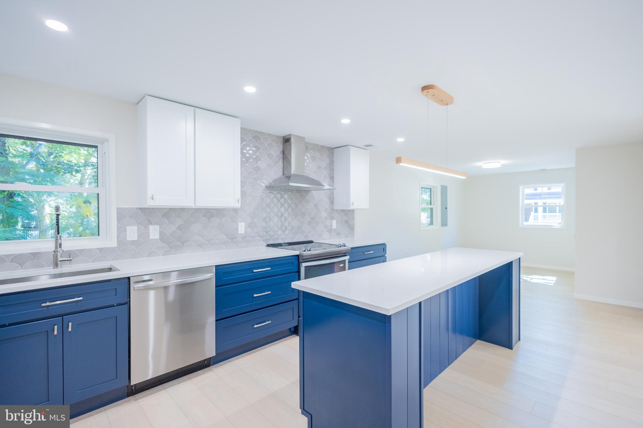 EDGEWATER - Residential Lease