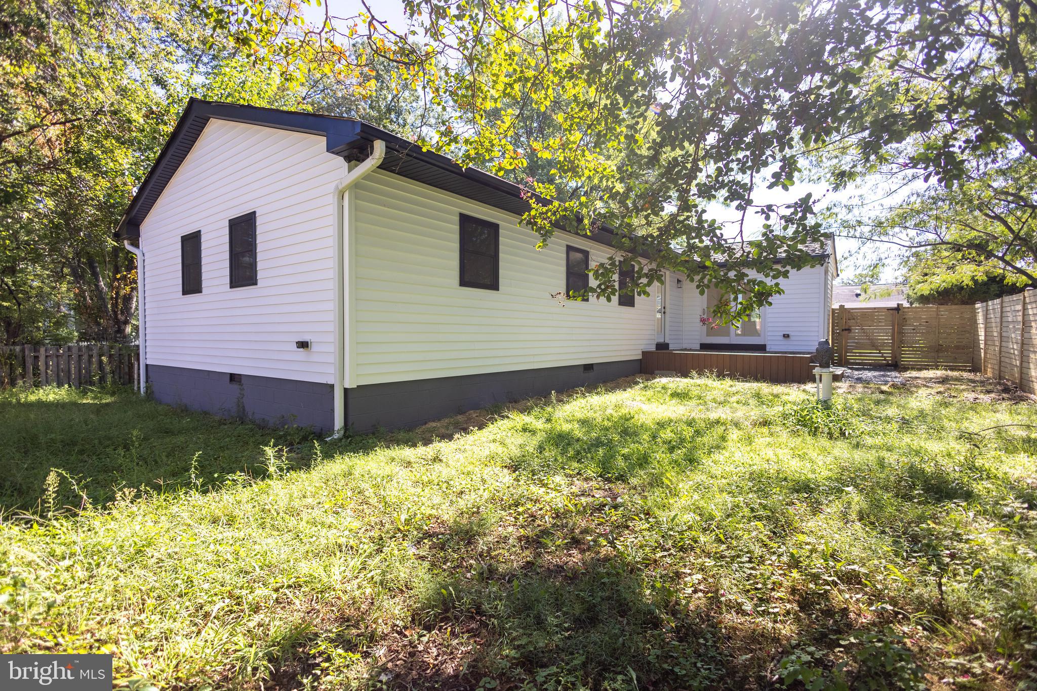 EDGEWATER - Residential Lease