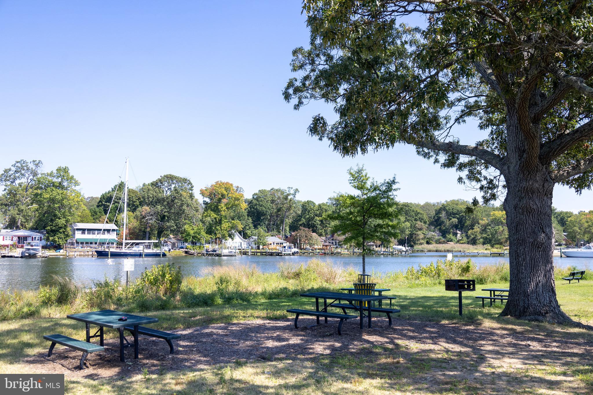 EDGEWATER - Residential Lease