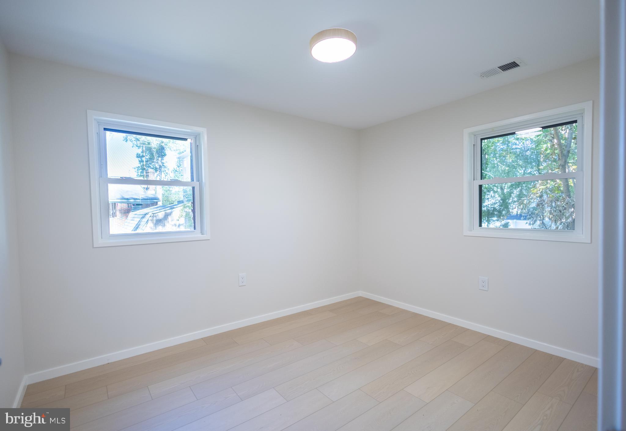 EDGEWATER - Residential Lease