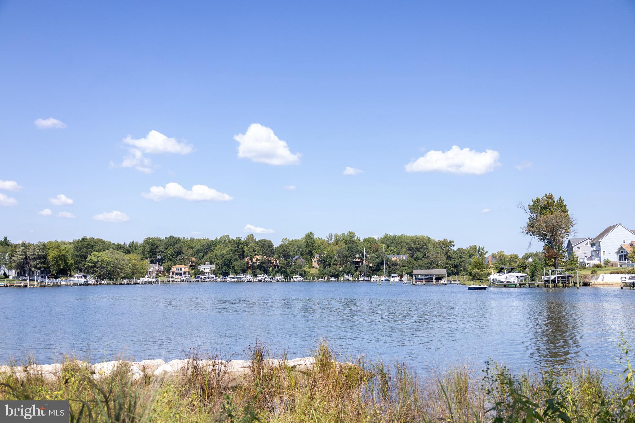 EDGEWATER - Residential Lease