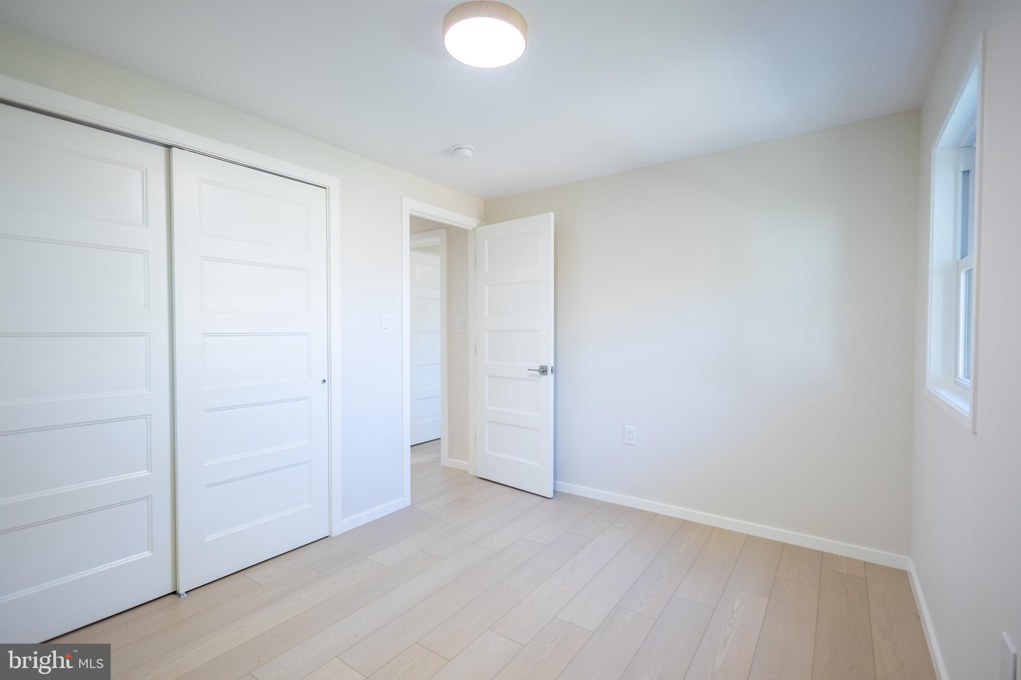 EDGEWATER - Residential Lease