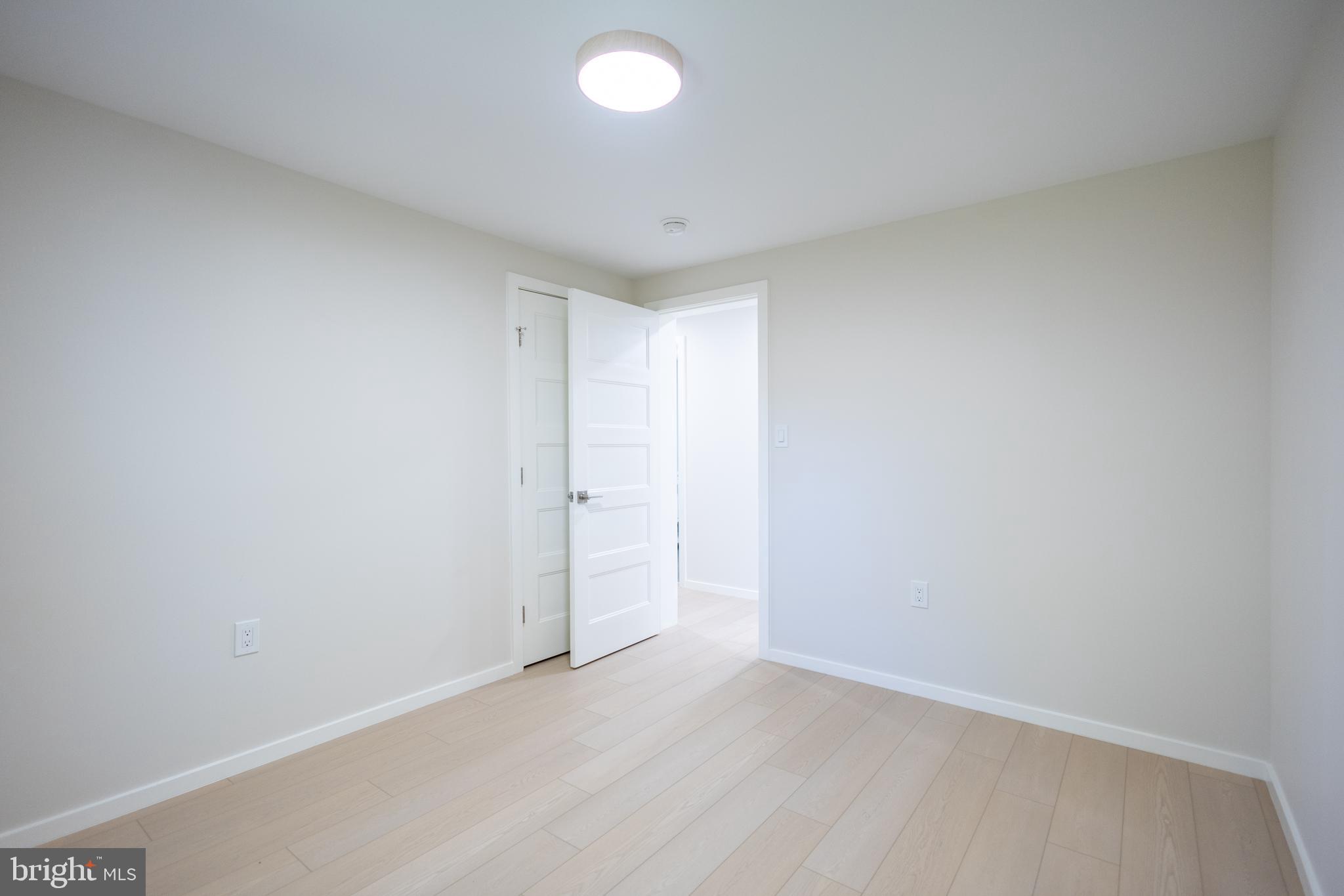 EDGEWATER - Residential Lease