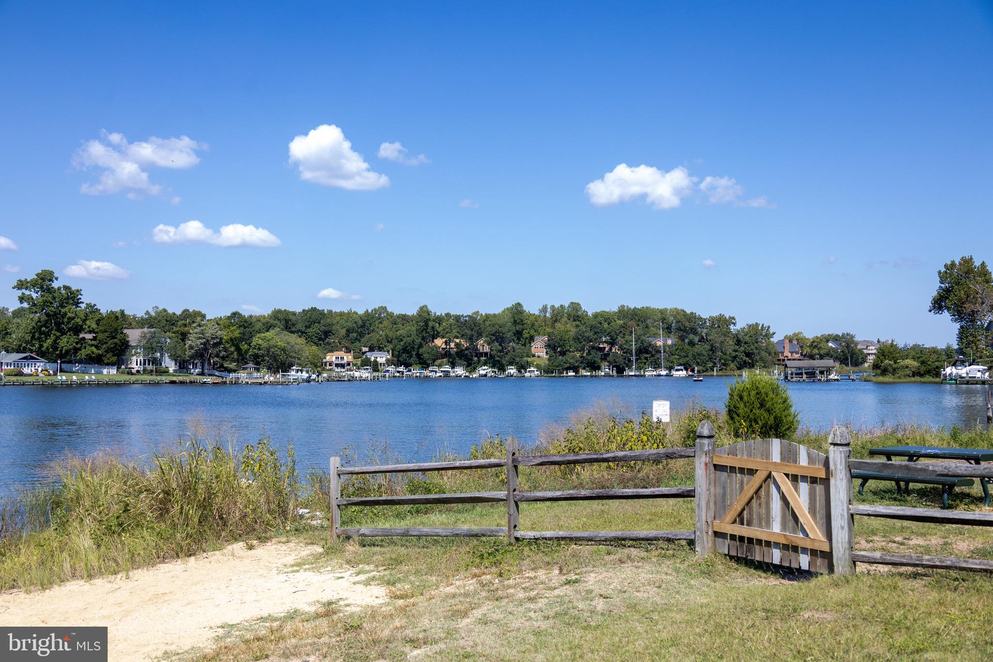 EDGEWATER - Residential Lease