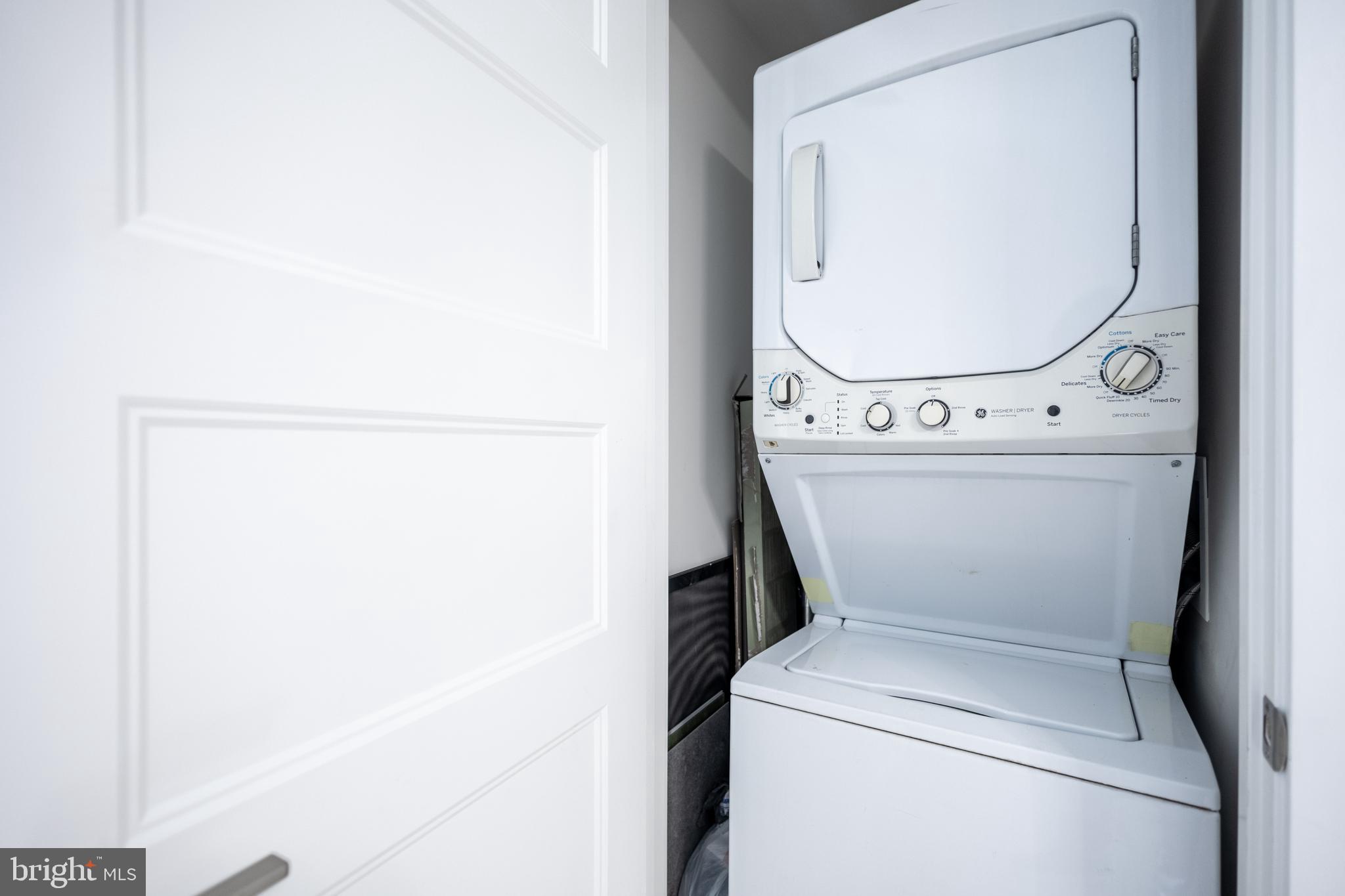 EDGEWATER - Residential Lease